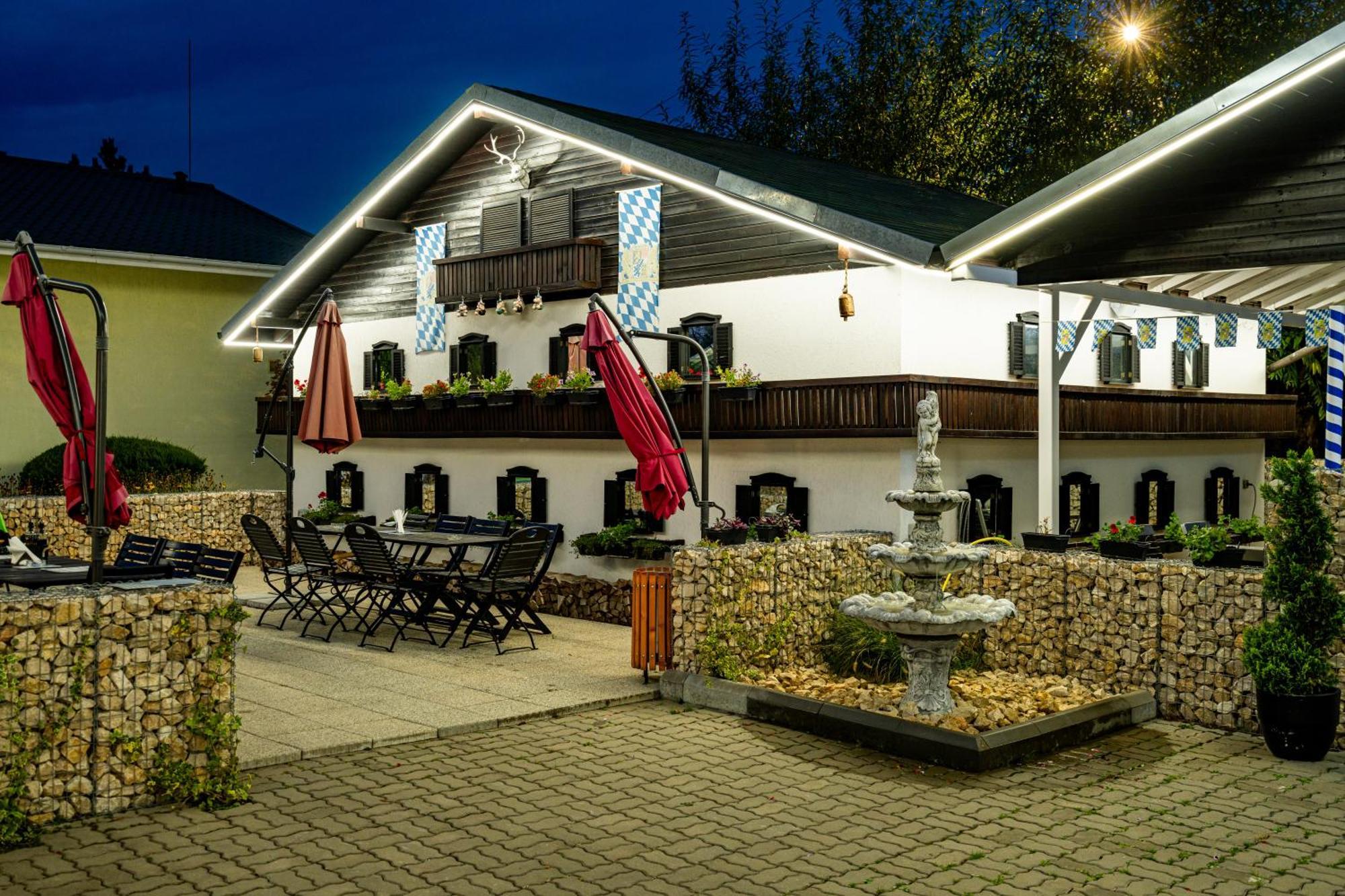Hotel Casa Augsburg Wellness Băneşti Exterior foto