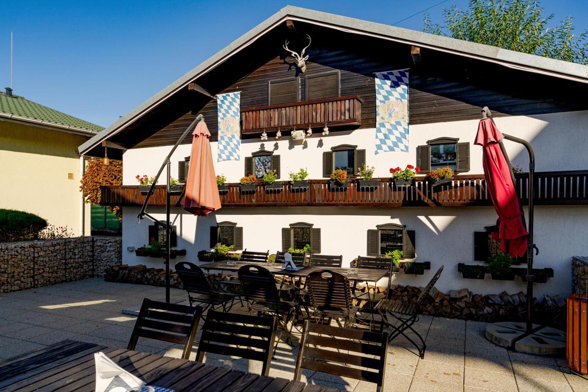 Hotel Casa Augsburg Wellness Băneşti Exterior foto