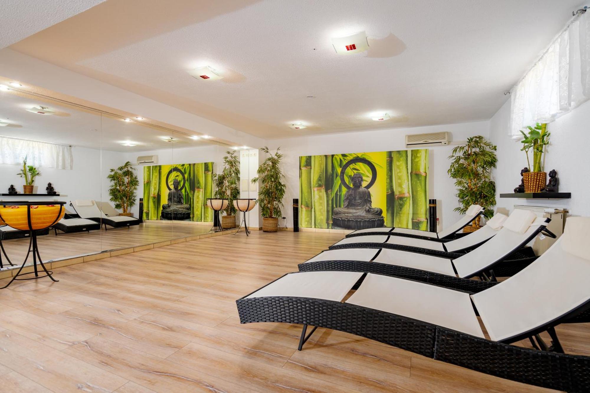 Hotel Casa Augsburg Wellness Băneşti Exterior foto